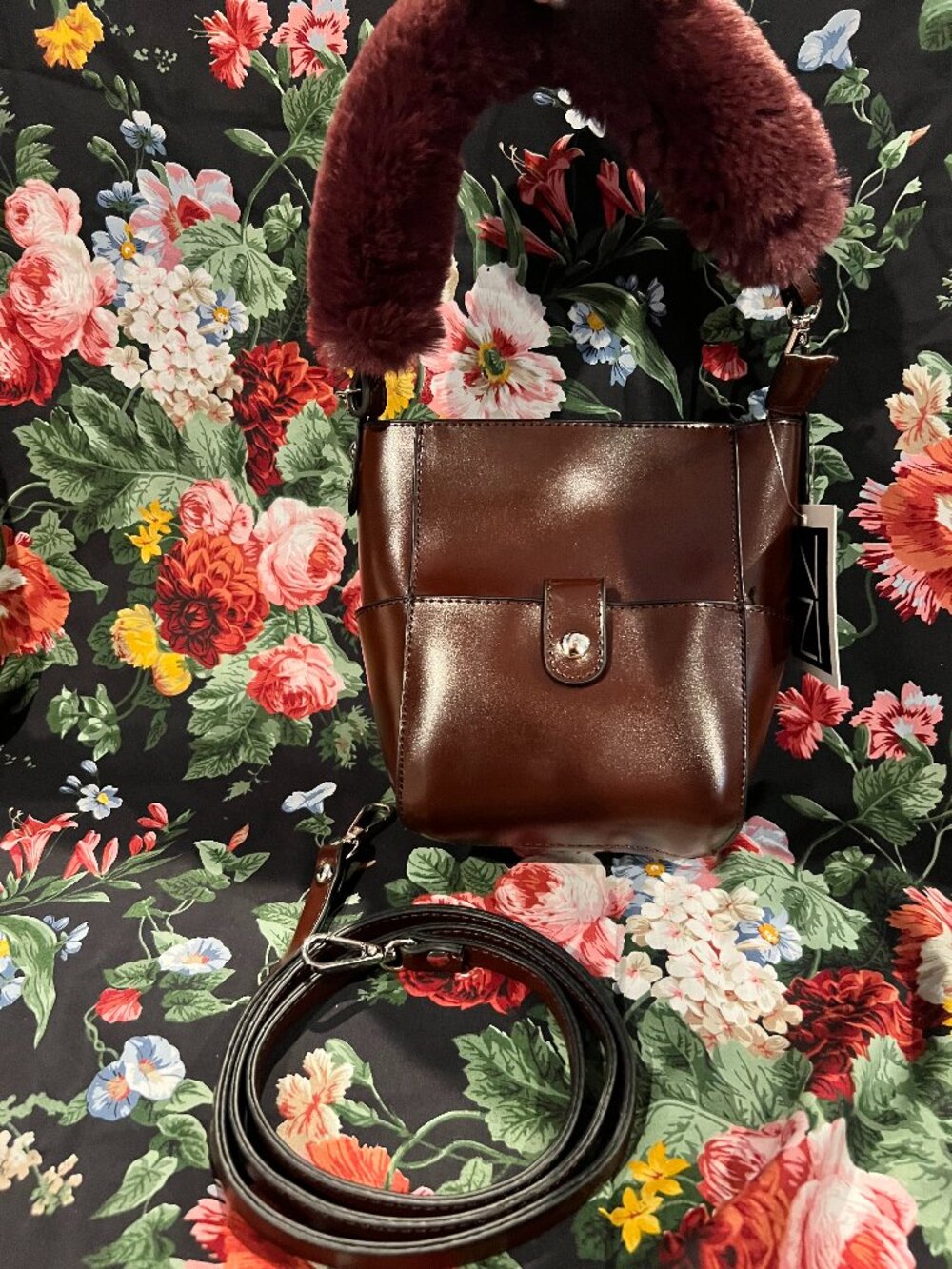 NWT INZI Deep Plum Leather Bucket Crossbody Bag Burgundy Faux Fur Handle